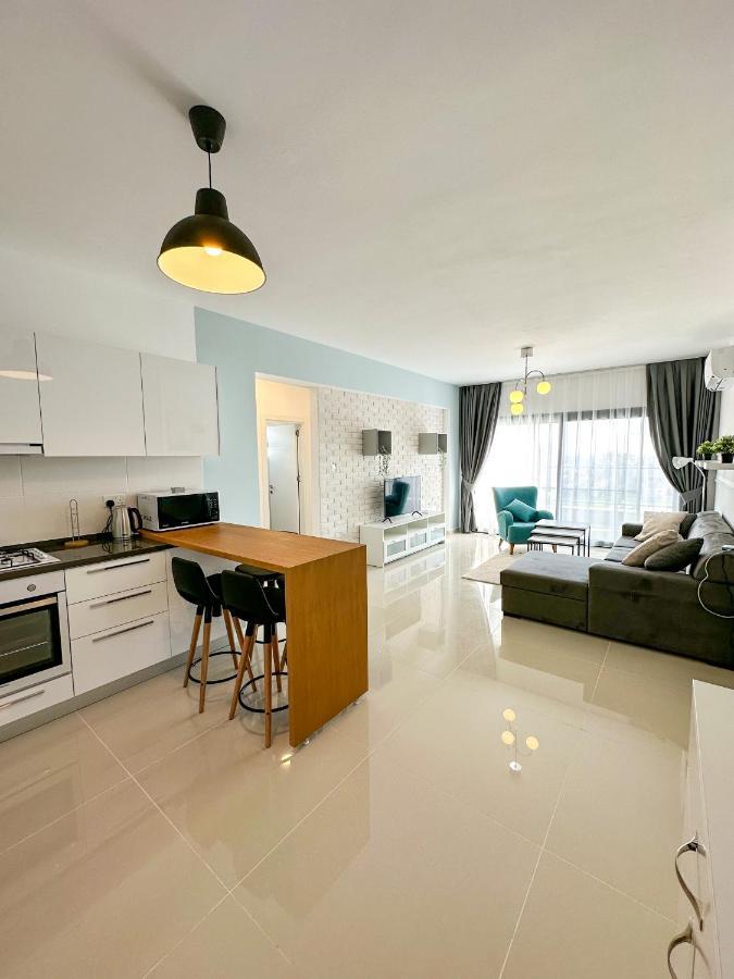 Luxury Sea View Two Bedroom Apartment In Caesar Resort & Spa, Long Beach Perivolia tou Trikomou Dış mekan fotoğraf
