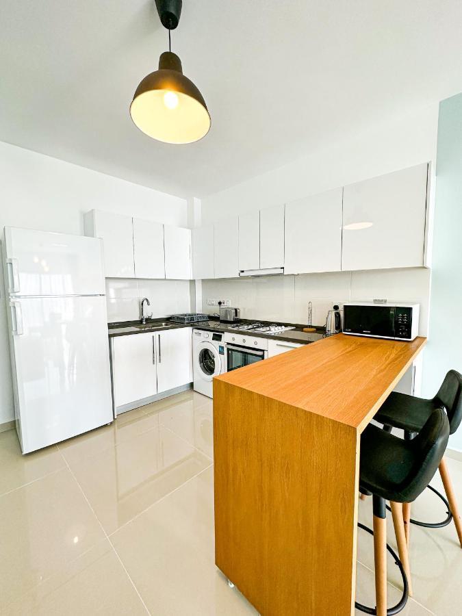 Luxury Sea View Two Bedroom Apartment In Caesar Resort & Spa, Long Beach Perivolia tou Trikomou Dış mekan fotoğraf