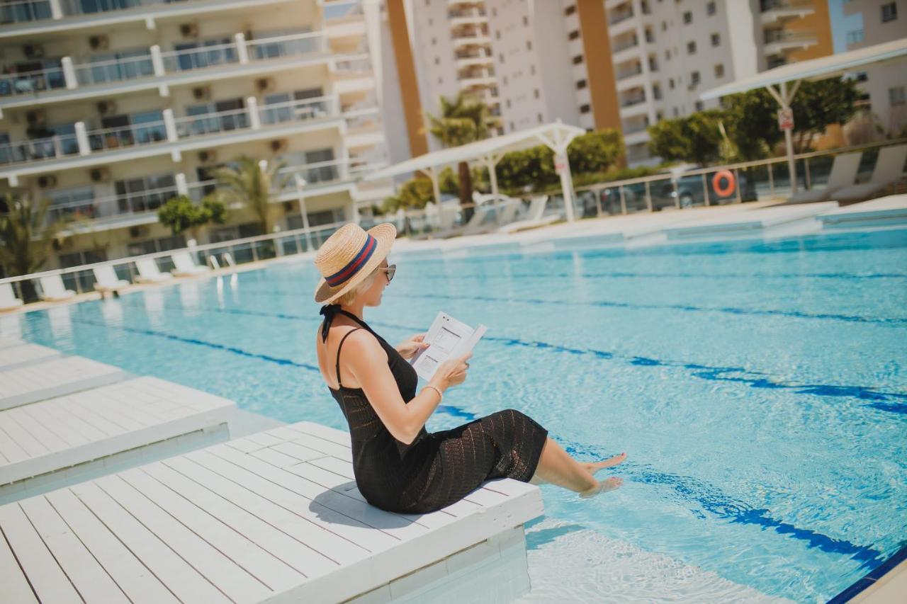 Luxury Sea View Two Bedroom Apartment In Caesar Resort & Spa, Long Beach Perivolia tou Trikomou Dış mekan fotoğraf
